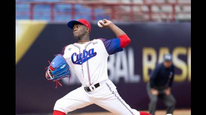 Liván Moinelo, único lanzador cubano con más de un triunfo en estas justas