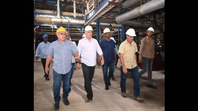 Presidente Díaz-Canel visita empresas en Lajas