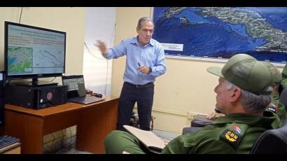 El Presidente cubano visitó en la tarde de este jueves la Estación Central del Servicio Sismológico Nacional (SSN)