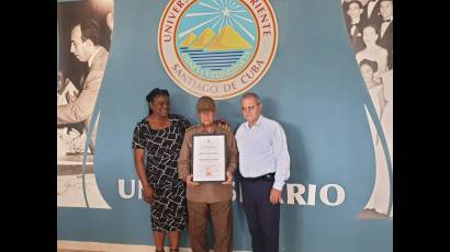 Entregan Condición Académica de Doctor Honoris Causa al destacado combatiente Alberto Vázquez, director del Complejo Histórico de Museos del II Frente