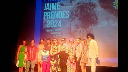 Brenda Shakira Castillo Rúa ganó el Gran Premio Jaime Prendes 2024 con su obra «Pequeñas riendas»· en el 8vo. Salón de Fotografía «Otra Isla».