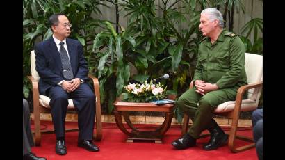 Encuentro de Miguel Díaz-Canel con Liu Junfeng, vicepresidente de la Agencia Nacional de Cooperación Internacional para el Desarrollo de China (CIDCA)