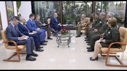 El General de Ejército Raúl Castro Ruz recibió en la tarde de este jueves al Teniente General Alexander Viacheslavovich Kurenkov