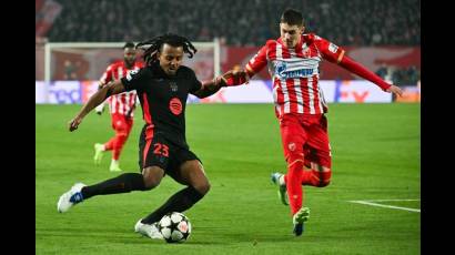 El francés Jules Koundé terminó el partido con tres asistencias y fue fundamental para la goleada