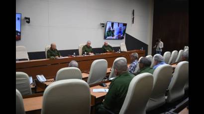 Chequea Presidente del Consejo de Defensa Nacional situación meteorológica a horas del impacto directo del huracán Rafael