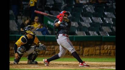 Roel pertenece actualmente a Cañeros de Los Mochis, de la Liga Mexicana del Pacífico