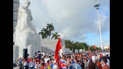 Desfiles martianos y diversas actividades tienen lugar a lo largo de la isla para rendir tributo a José Martí