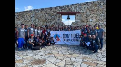 65 jóvenes destacados de todo el país, iniciaron hoy la ruta histórica Con Fidel en las alturas