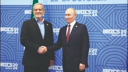 Masoud Pezeshkian y Vladímir Putin