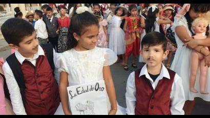 Desfile pioneril martiano en Isla de la Juventud