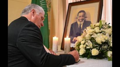 Díaz Canel rinde homenaje a Sam NUjoma