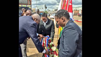 El Presidente del Parlamento cubano depositó una ofrenda floral en homenaje al Comandante en Jefe Fidel Castro Ruz