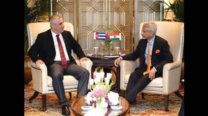 Eduardo Martínez Díaz, vice primer ministro de Cuba, y Subrahmanyam Jaishankar, ministro de Asuntos Exteriores de la India