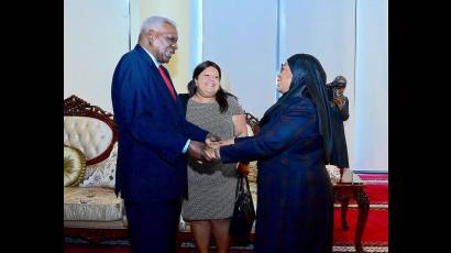 La Presidenta de la República Unida de Tanzania, Samia Hassan Suluhu, recibió al Presidente de la Asamblea Nacional del Poder Popular y del Consejo de Estado de Cuba, Esteban Lazo Hernández; quien realiza visita oficial a la nación africana