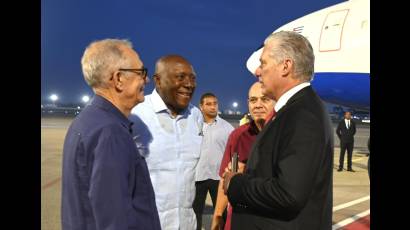 Presidente cubano arriba al aeropuerto internacional José Martí
