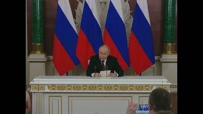 Presidente de Rusia propone a Ucrania reanudar conversaciones directas