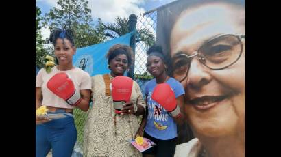 Integrantes del equipo femenino agramontino de boxeo