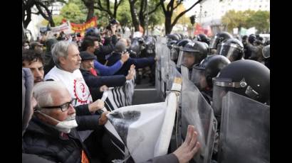 La represión contra los jubilados en Argentina