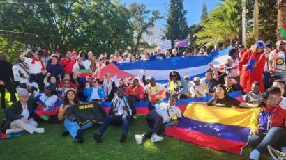 Con la alegría y el compromiso renovados, los representantes de las juventudes democráticas del mundo tienen ante sí la responsabilidad de pensar y, sobre todo, actuar, desde la Federación, «como una sola voz, un solo movimiento y una sola fuerza contra el imperialismo».