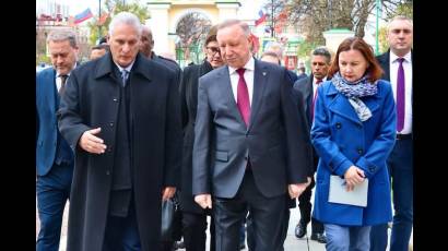 Presidente cubano intercambia con el gobernador de San Petersburgo