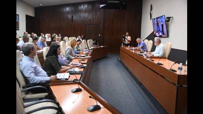 Encuentro de Miguel Díaz-Canel con expertos y científicos asociados al tema de la Salud