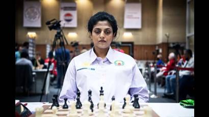 Por su valiente decisión de competir embarazada durante la 44ta. Olimpiada Mundial, Harika Dronavalli fue aclamada por la comunidad ajedrecística planeteria.