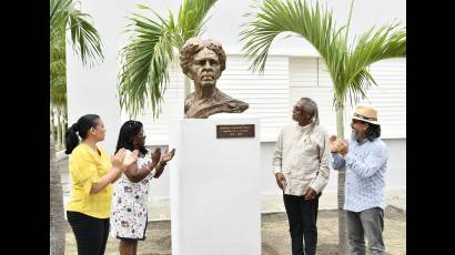 El Conjunto Patrimonial de la UO realza sus valores con la develación de las nuevas esculturas de Céspedes y Mariana en sus predios