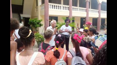 Niños y adolescentes vinculados al Proyecto Encontrarte, han descubierto los valores de Santiago al calor del nuevo cumpleaños