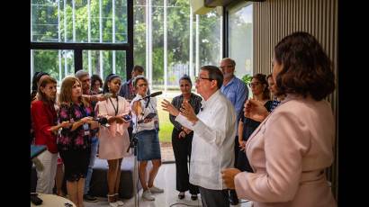 Diplomacia revolucionaria reitera vocación de servir al pueblo