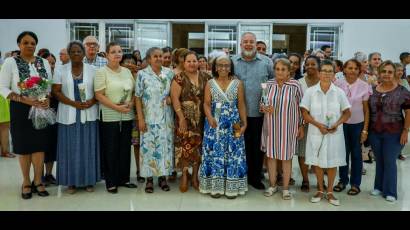 Homenaje a mujeres cubanas