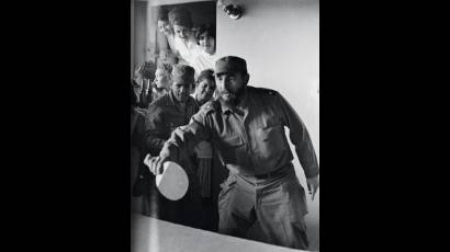 Fidel jugando tenis, en la década del 60