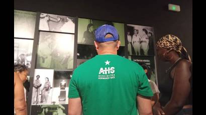 Con el homenaje a Martí, Mariana, Céspedes y el líder histórico de la Revolución Cubana, en el cementerio patrimonial Santa Ifigenia, se inició el programa de actividades de la comitiva