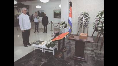 Encabezados por Díaz-Canel, los máximos dirigentes del Partido, el Gobierno y las organizaciones rindieron tributo a Ricardo Cabrisas