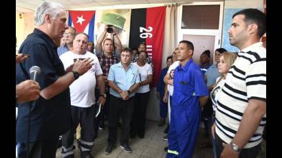 En su dialógo con trabajadores de la Guiteras, Díaz-Canel insistió en lo importante de prepararse bien para asumir el inaplazable mantenimiento capital a la termoeléctrica, previsto para el mes de diciembre.