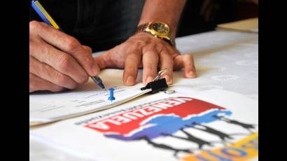 Firmas que sellan el compromiso con Venezuela