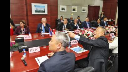 Visita de Miguel Díaz-Canel a la empresa mixta cubano-china Biotech Pharmaceutical