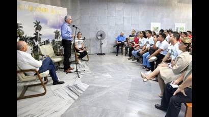 El Jefe de Estado cubano reflexionó en su intervención sobre tres conceptos que marcan la historia de la UJC y que están contenidos en su lema: estudio, trabajo y fusil.