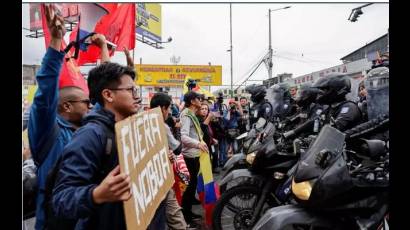 Continúan las manifestaciones contra Noboa