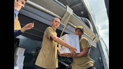 Cargamento con ayuda humanitaria para los damnificados del huracán Melissa.