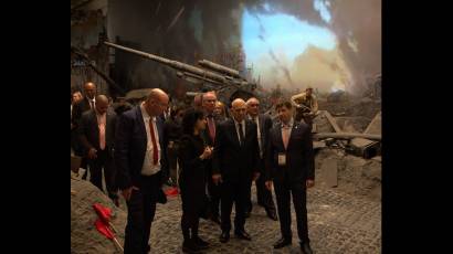 Al recorrer el Museo de la Gran Guerra Patria, Morales Ojeda señaló que es importante contar con sitios como estos para mantener la memoria histórica viva en momentos en que estamos enfrentando al imperialismo y una nueva etapa del fascismo.