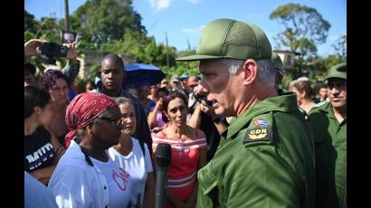 Presidente cubano rinde tributo a padres fundadores de la Patria