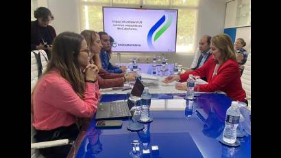 Directivos y científicos de BioCubaFarma, el Instituto Finlay de Vacunas, el Centro de Neurociencias y Laboratorios MedSol  se reunieron con la Relatora.
