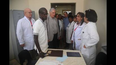 El Presidente compartió con trabajadores del centro asistencial.