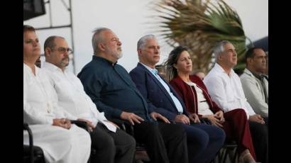 Presidente de Cuba encabeza homenaje por Día del Educador
