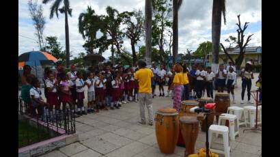Brigadas culturales compartieron alegría tras el huracán Melissa