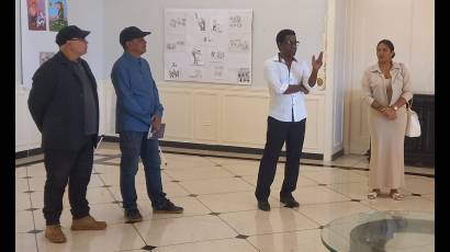 El 7mo. Encuentro Prensa, humor e identidad comenzó con la inauguración de la expo La luz de LAZ, en la sala de protocolo de la Universidad de las Artes. De izquierda a derecha: JAPE, Adán, El máster Luis Enrique Amador Quiñones, rector de la alta casa de estudios, y Arianne Miranda, hija de LAZ.