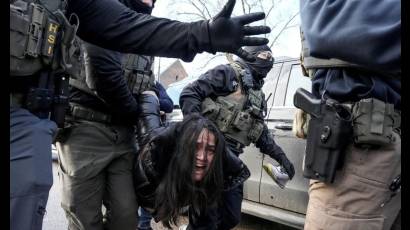 Continúan las protestas callejeras y las redadas migratorias en barrios de Minneapolis