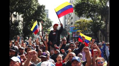 En múltiples puntos de la geografía venezolana se movilizó este sábado el pueblo para denunciar el cobarde ataque