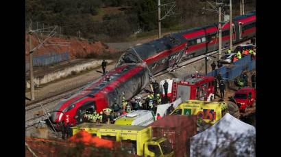 El tren de Málaga a Madrid descarriló sus tres últimos vagones e invadió la vía contraria