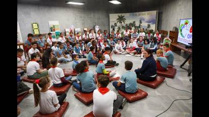 Los pioneros están invitados a desbordar cada escuela de iniciativas para celebrar el cumpleaños de su organización.